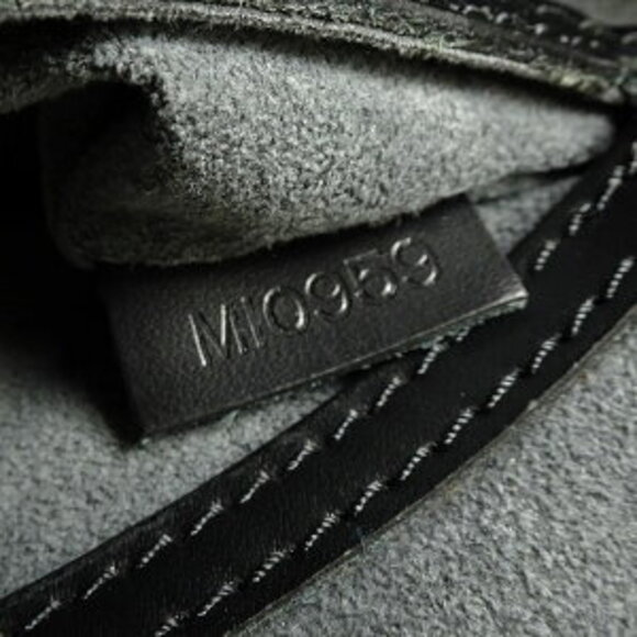 Louis Vuitton Epi Alma Handbag Noir Black - Picture 9 of 10